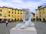 Piazza Anfiteatro, Lucca